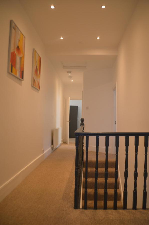 Two Bedroom Apartment In London Bagian luar foto