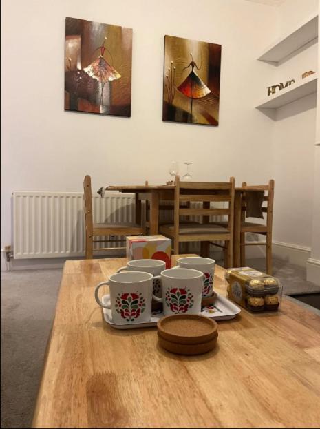 Two Bedroom Apartment In London Bagian luar foto