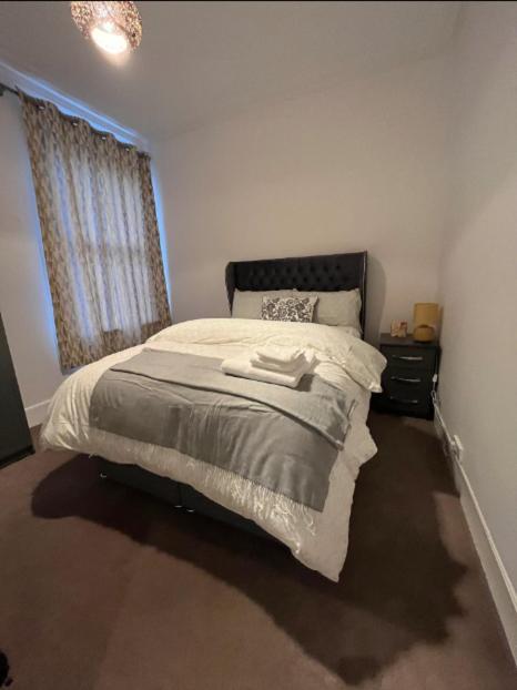 Two Bedroom Apartment In London Bagian luar foto