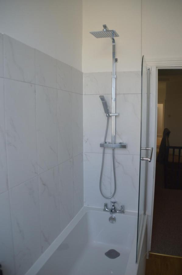 Two Bedroom Apartment In London Bagian luar foto